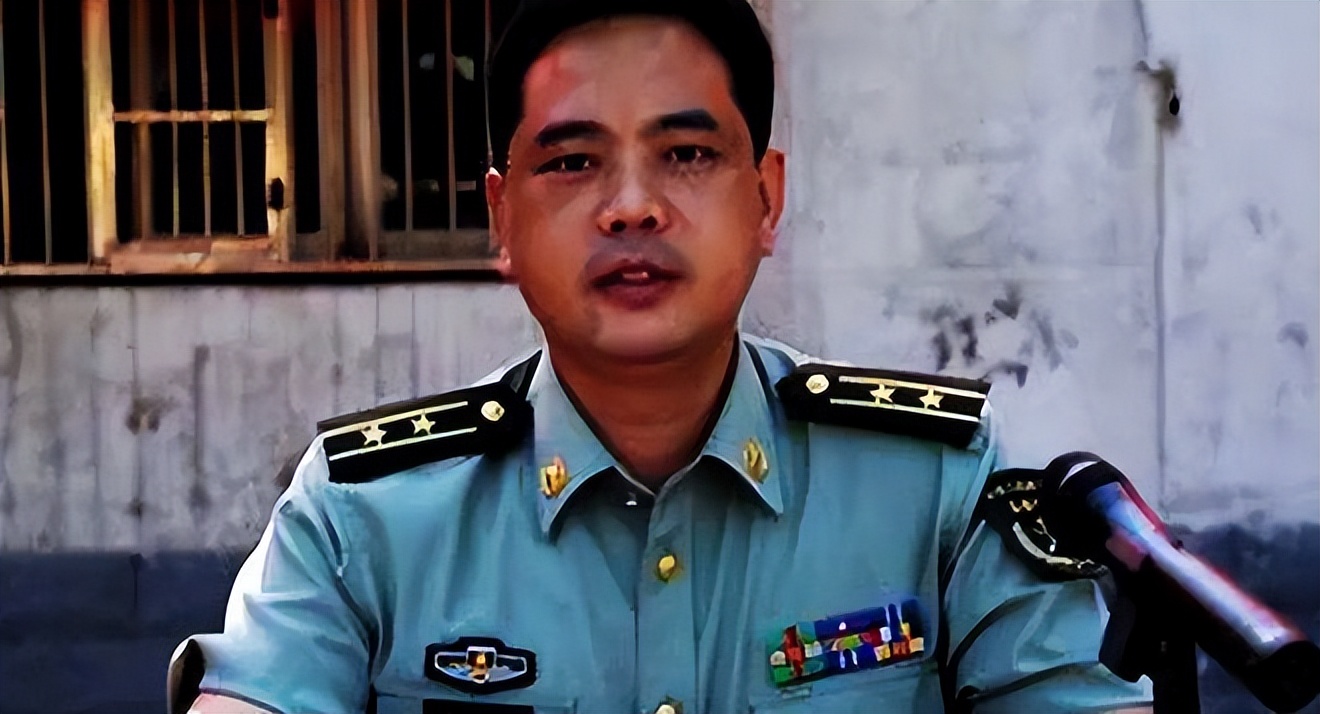 解放军什么级别军官可以佩戴手枪,解放军什么级别会配备手枪