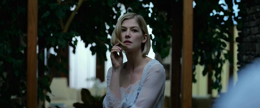 “不让你穿暴露衣服，是因为我爱你”：女生请警惕以爱之名的控制