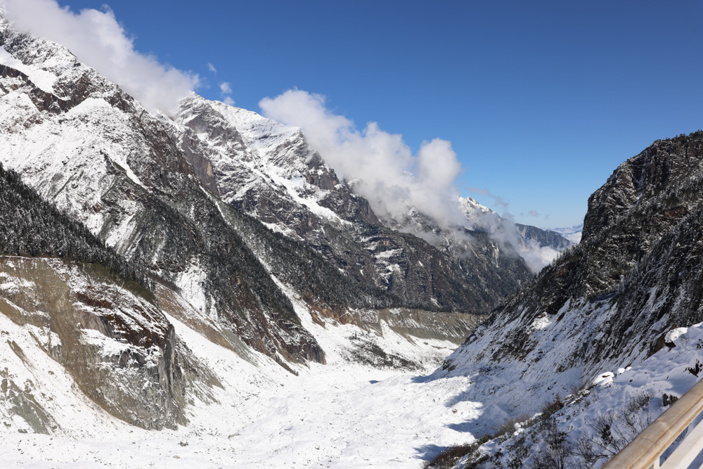 海螺沟里面的景区,海螺沟雪山山顶介绍