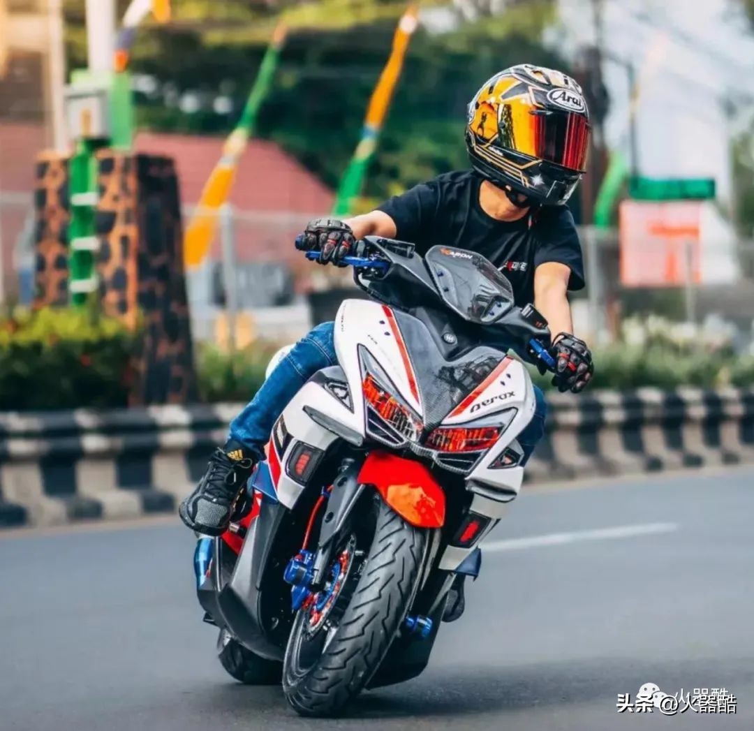 雅马哈nvx155帅气视频,aerox155与nvx155哪个好