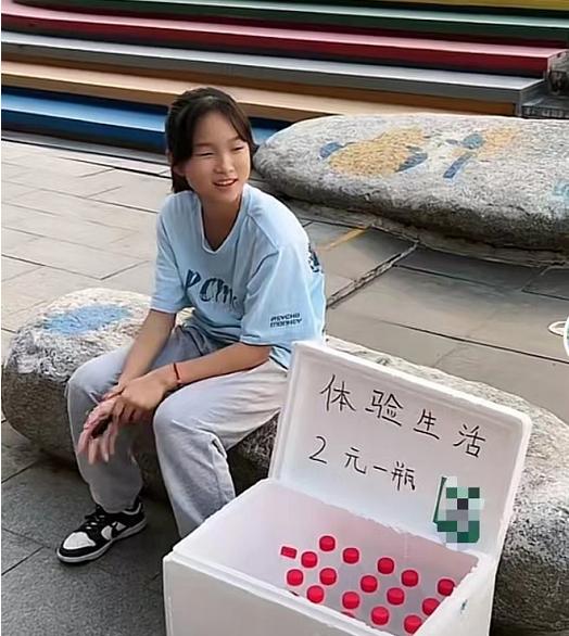 体验生活的小女孩,女孩体验生活卖冰棒