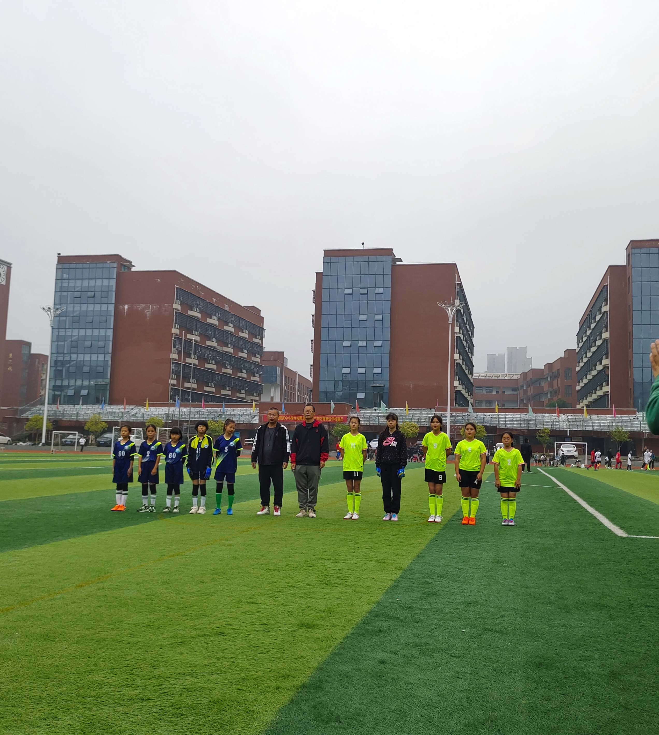 乡村足球队小学生,农村小学生足球