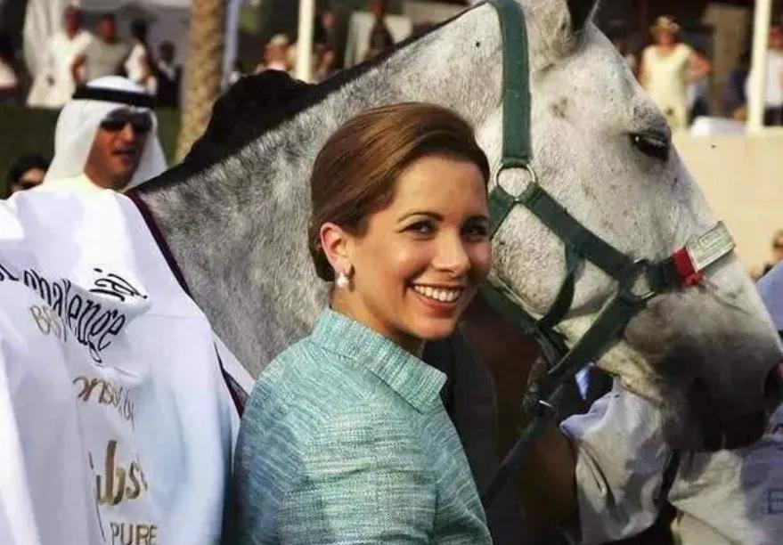 迪拜妻女逃亡 (迪拜酋长的妻女为何要逃离)