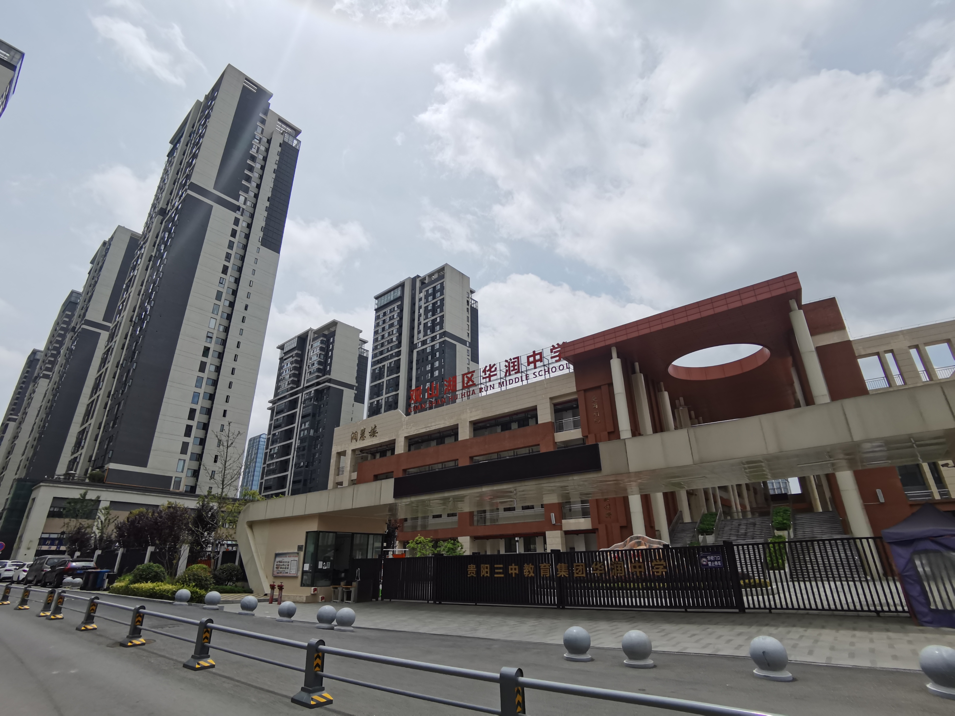 贵州9个市州，哪里中小学资源充沛一些？各市与贵阳差距多大？