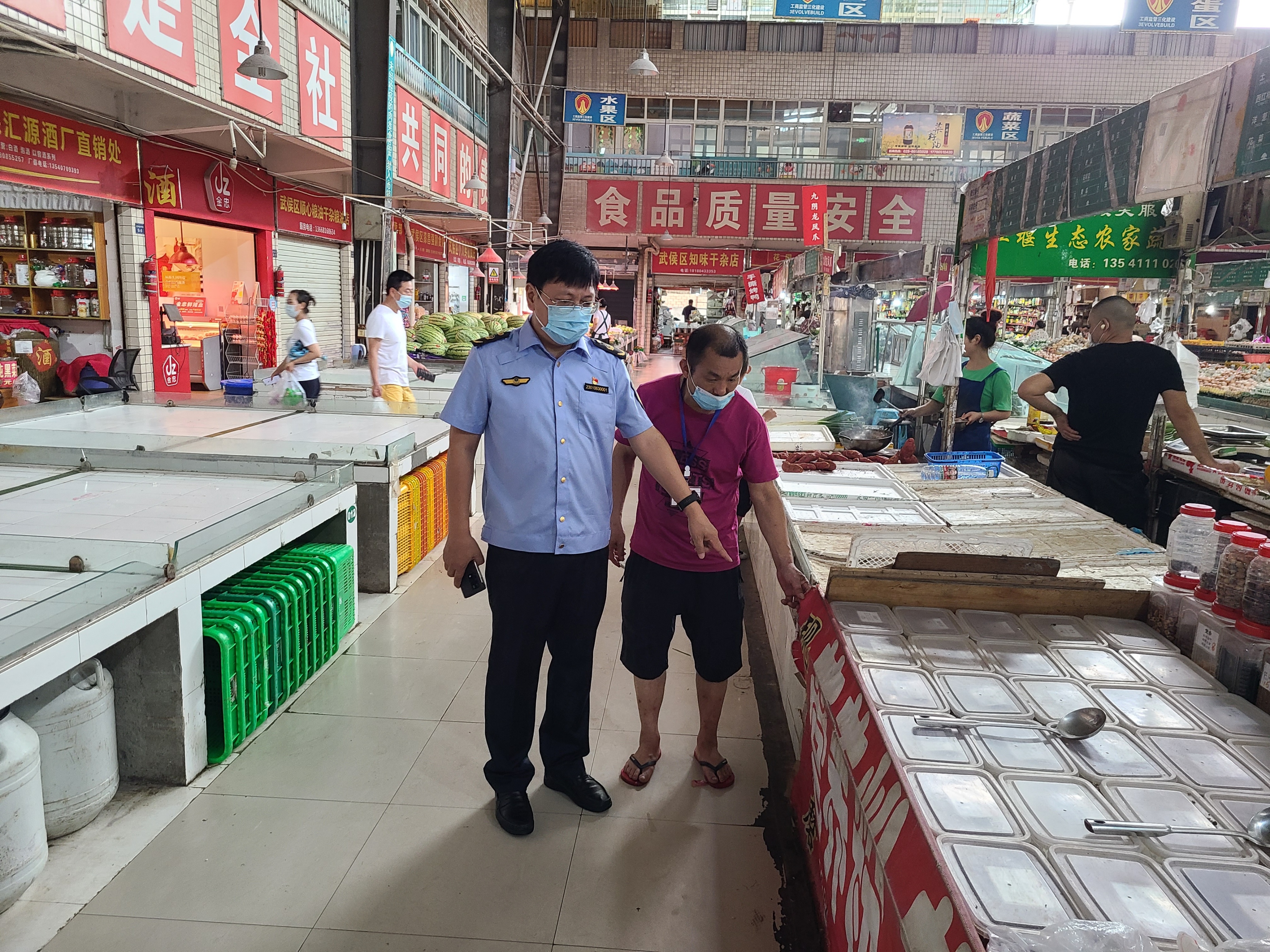 尽显城市文明的温暖底色,用实际行动点亮城市文明