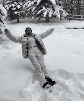 卡戴珊一家雪地里晒比基尼照！这又是哪门子时尚？