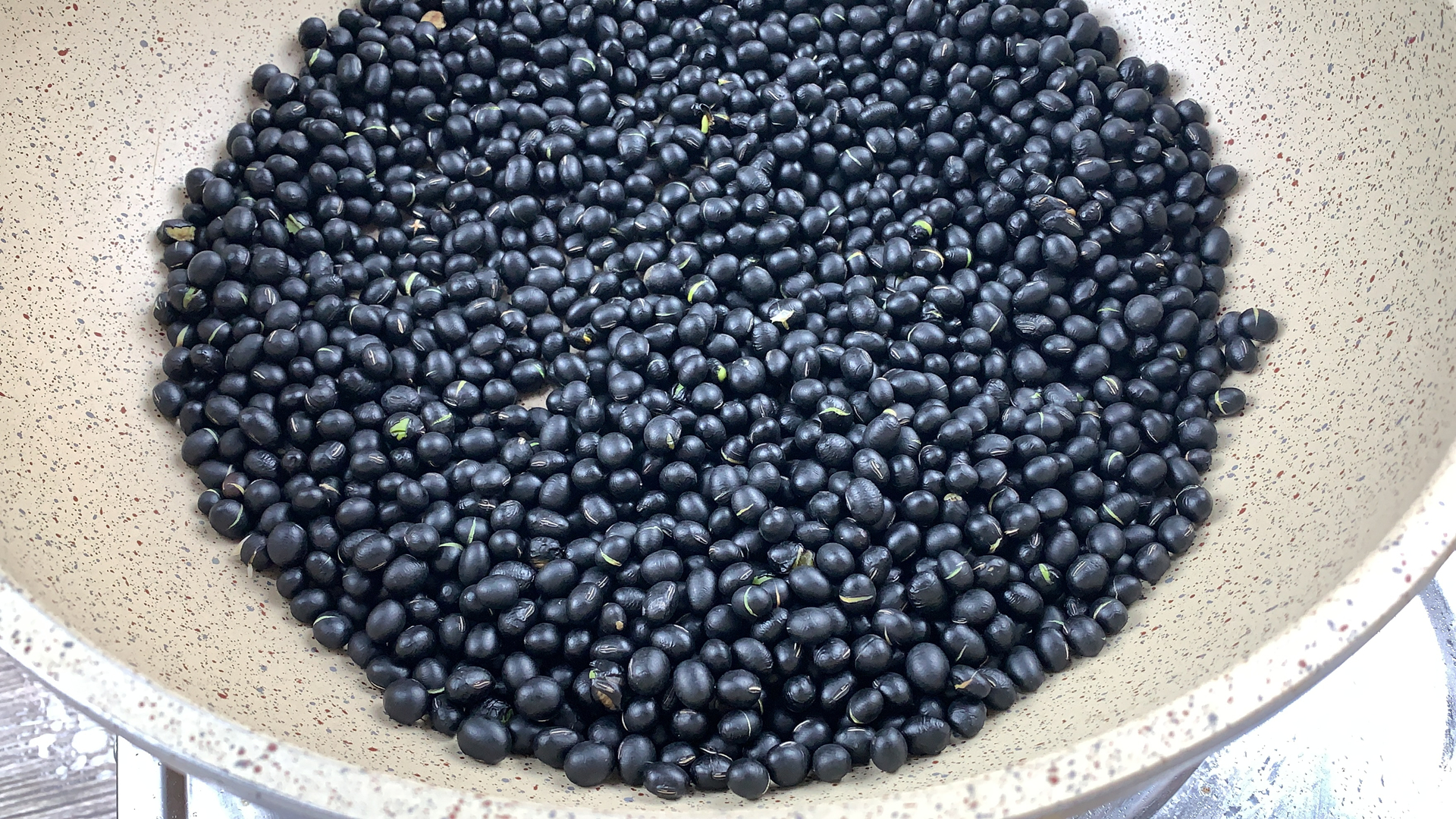 96岁老中医：一把黑豆倒入绞肉机，想不到效果太厉害了，快收藏