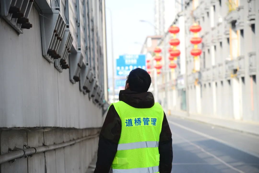 春节我在岗交警坚守岗位不打烊,春节我在岗守护平安不打烊图片