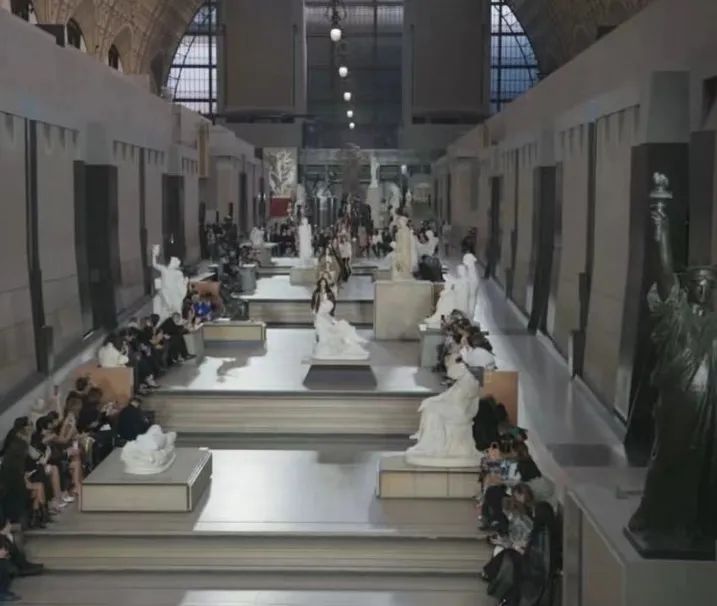 路易威登2022秋冬女装灵感,路易威登2022秋冬女装时尚穿搭