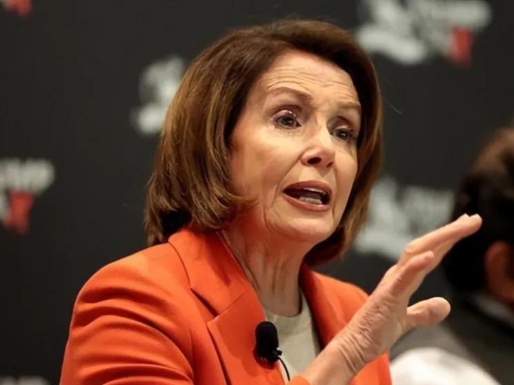 箭在弦上如何发射就看佩洛西怎样选择全世界都在拭目以待