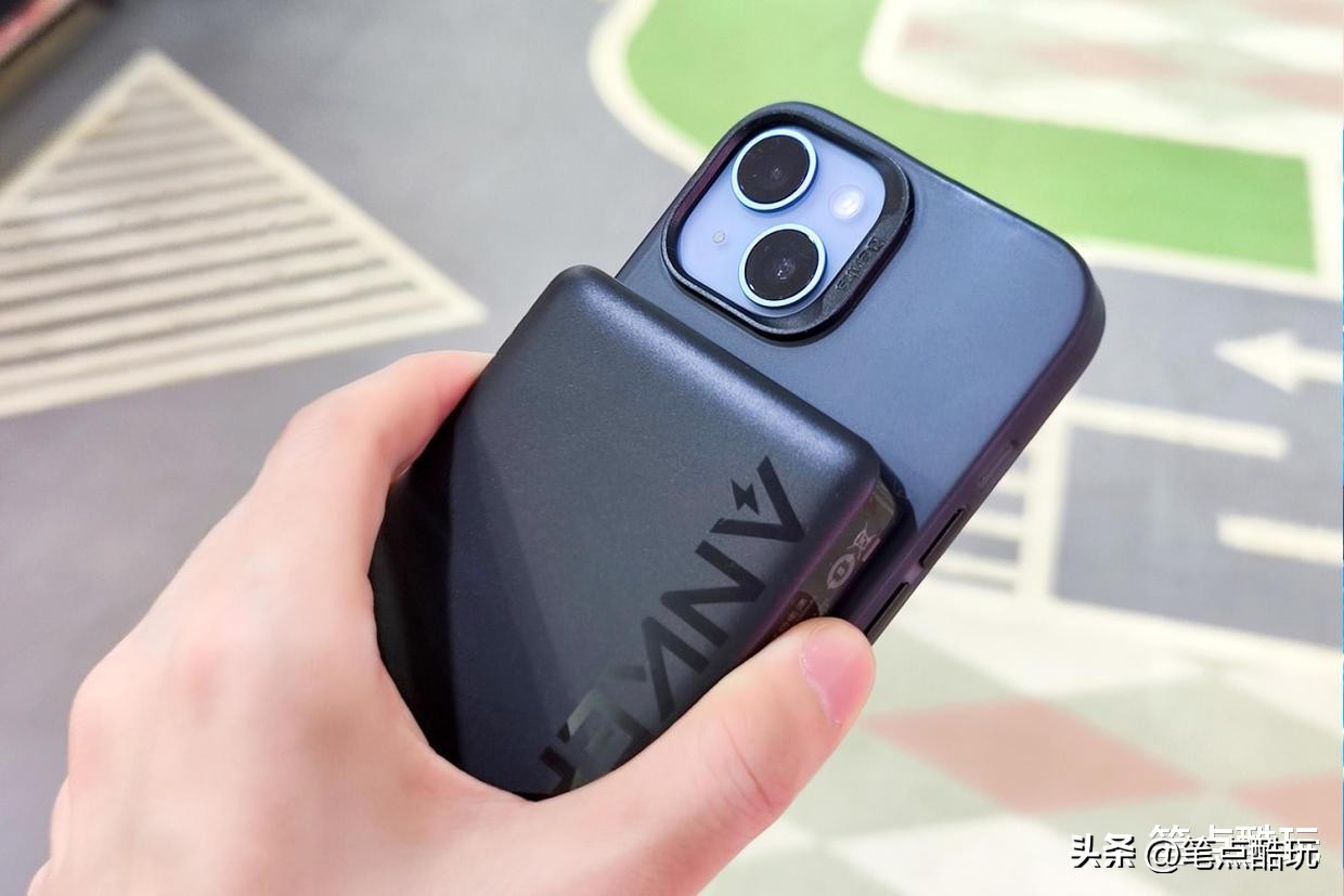 lightning接口磁吸充电宝,iphone的磁吸充电宝支持无线充吗