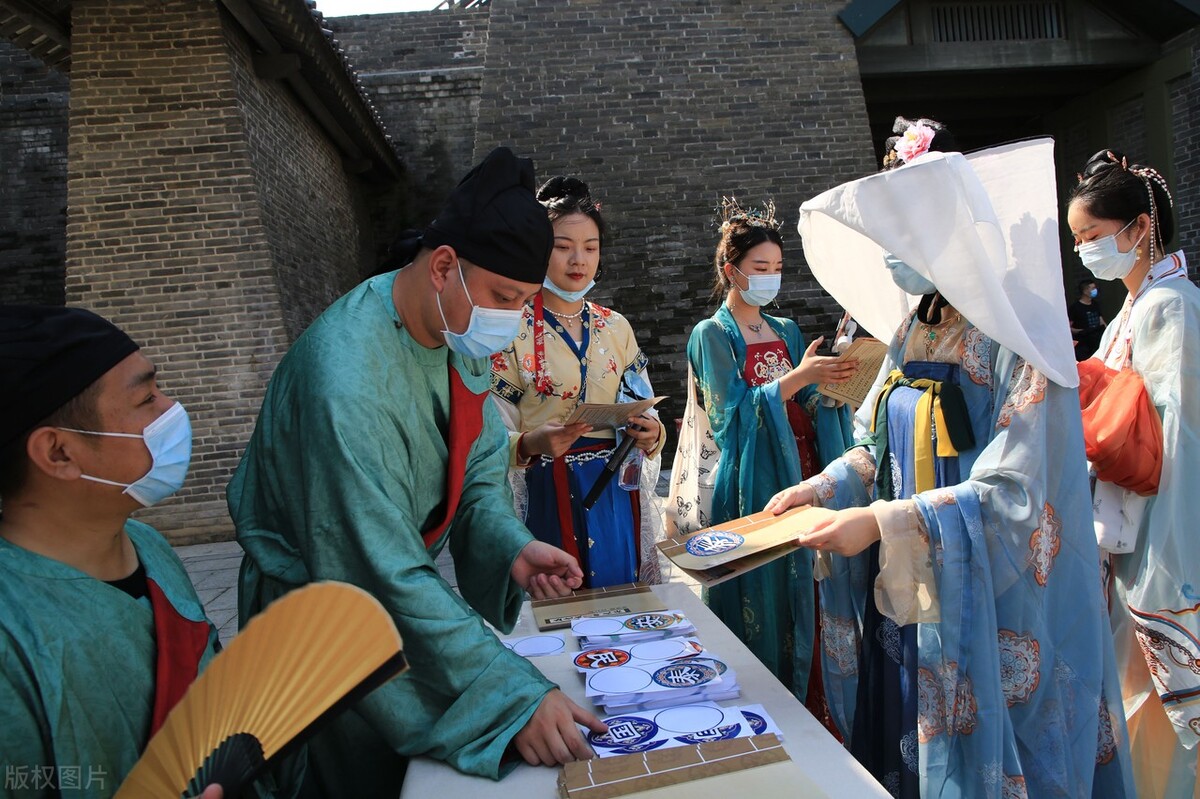 如今的成人游戏「剧本杀」类似当年的两款小儿科游戏