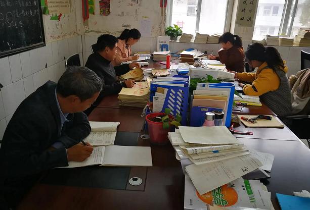 教师辞职领导极力挽留怎么回复,老教师主动辞职