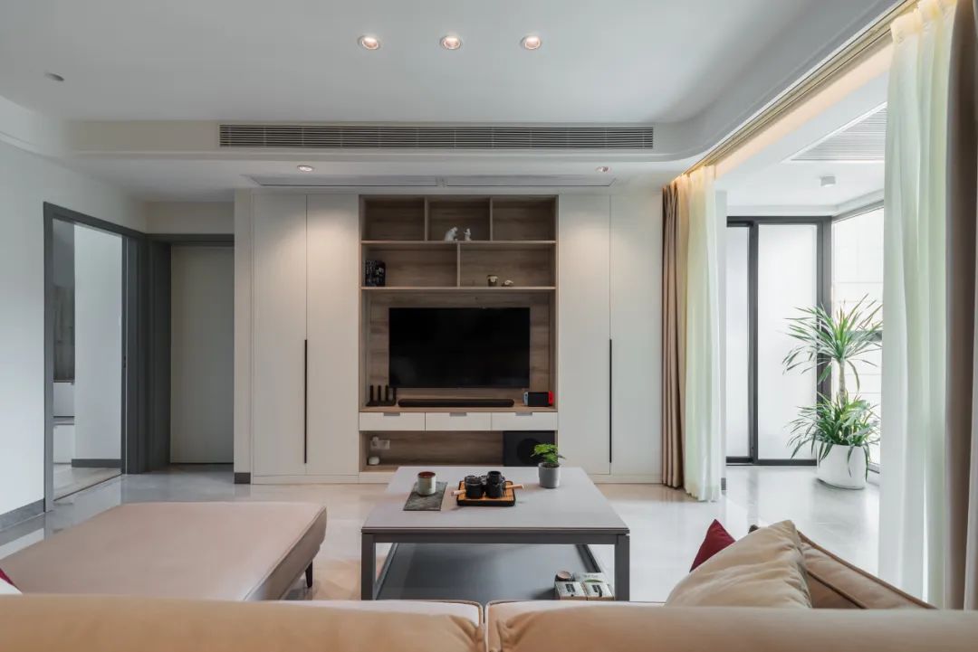 客厅电视机都支持壁挂吗,电视机放下面还是挂墙上