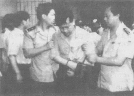 担心自己官位不保,“劳模”主任*杀暗**竞争对手:花两万五做掉他