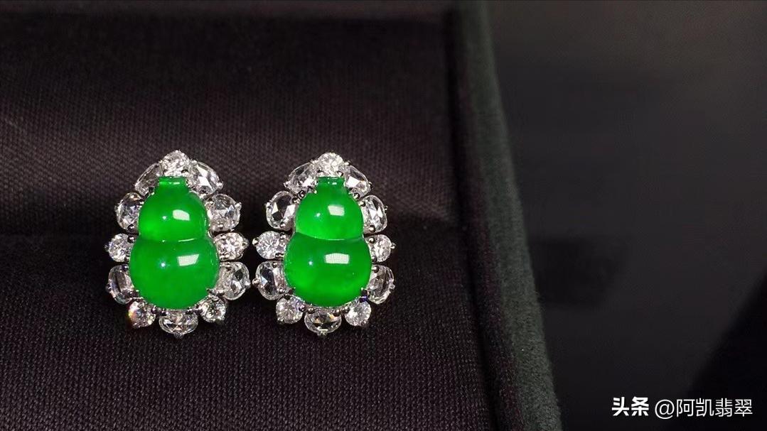 假翡翠用紫外线灯照有什么反应,紫外线照射翡翠的检测方法