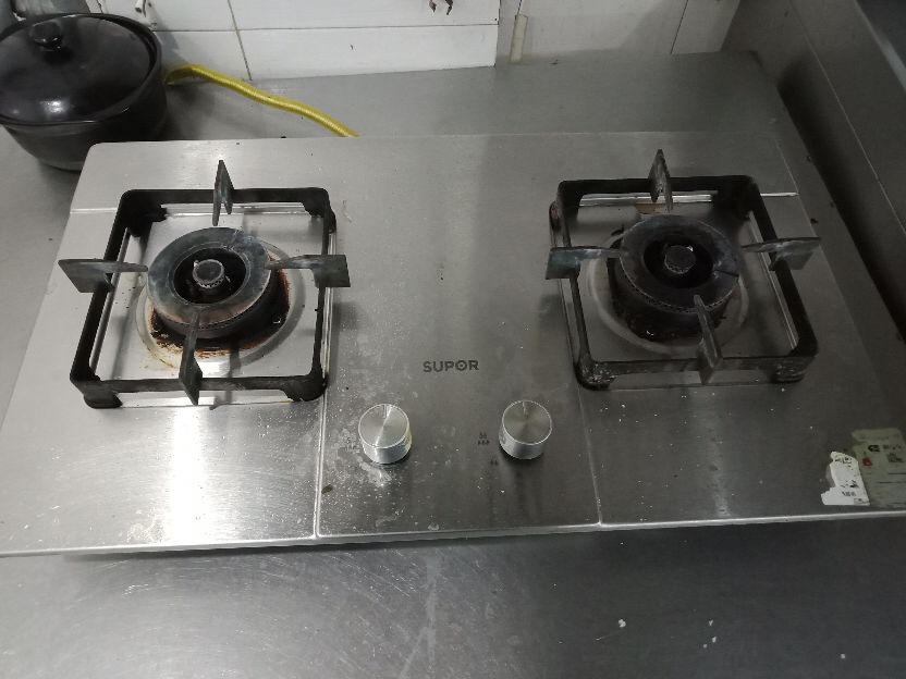 家里买燃气灶时别乱买，选不好就会中商家圈套，现在知道还不迟