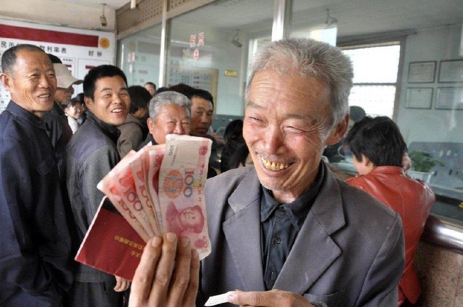 女子4800万存银行,女士2400万存银行钱没了