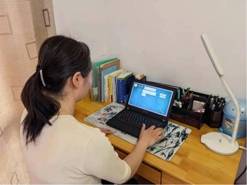 《抗疫☆先锋》郑州市第八十八中学:小窗春日暖慧心学习勤