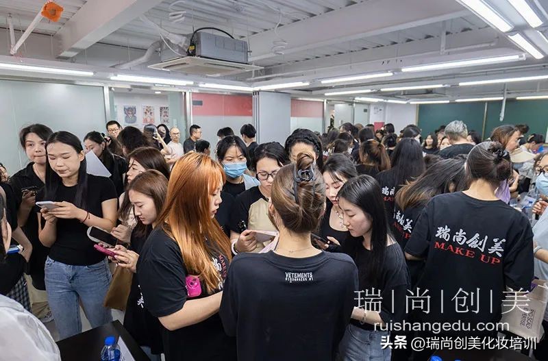 学化妆有前途嘛,学化妆能带来哪些价值