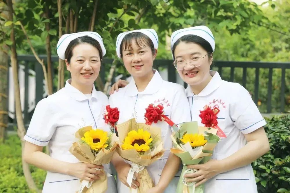 发展护士队伍改善护理服务演讲稿,发展护士队伍改善护理服务黑板报