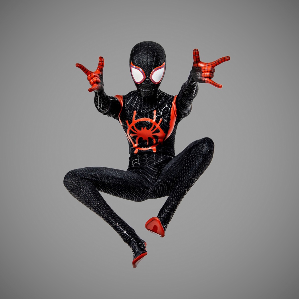 3头雕2套衣服，这个小黑蛛太好玩了：HotToys平行宇宙版迈尔斯