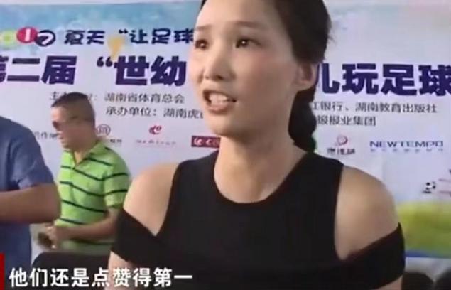 孩子比赛输了父母接受不了,孩子靠实力赢得足球冠军