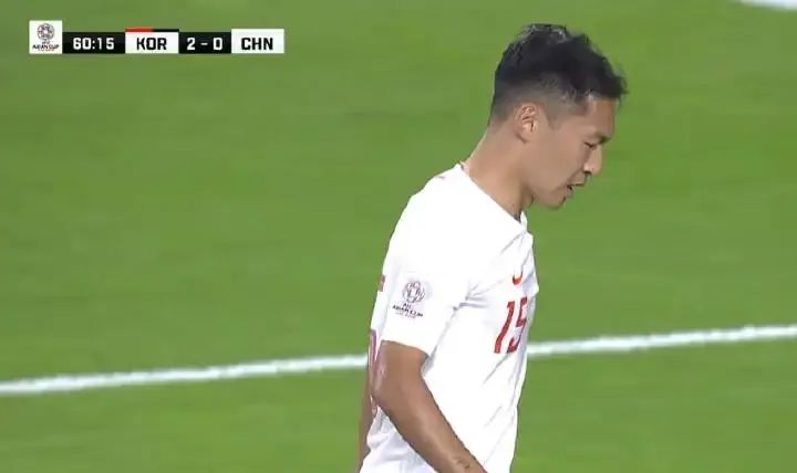 国足遭重创绝对主力受伤换人了吗,国足受伤名单