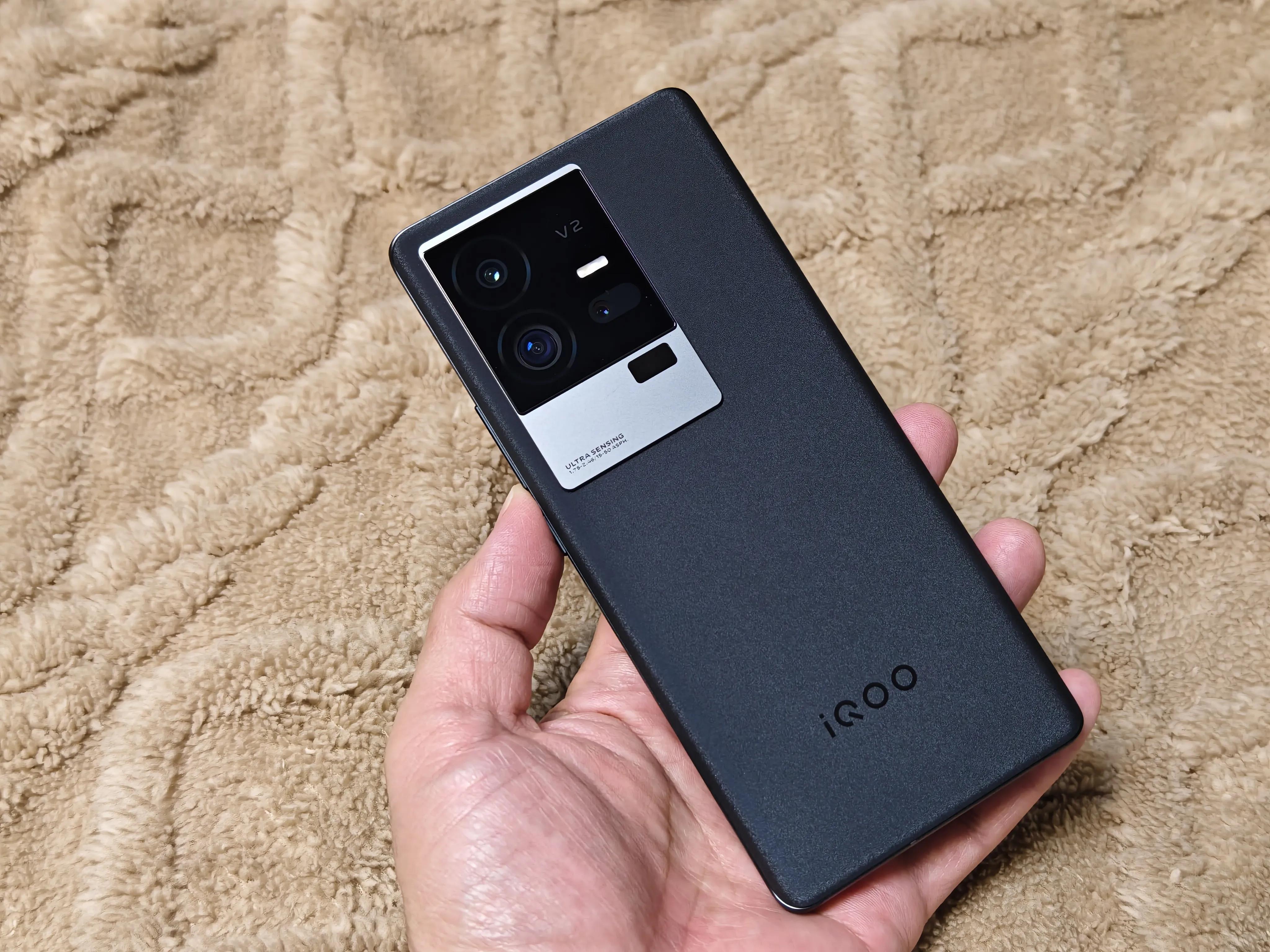 iqoo和小米哪个值得入手,iqoo跟小米哪个更值得入手