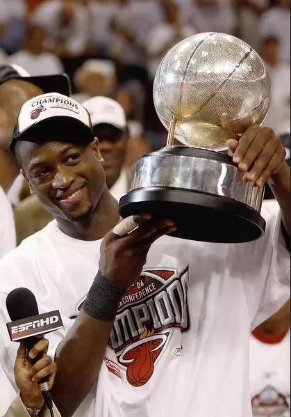 徐静雨科比加内特邓肯入选名人堂,科比邓肯加内特名人堂