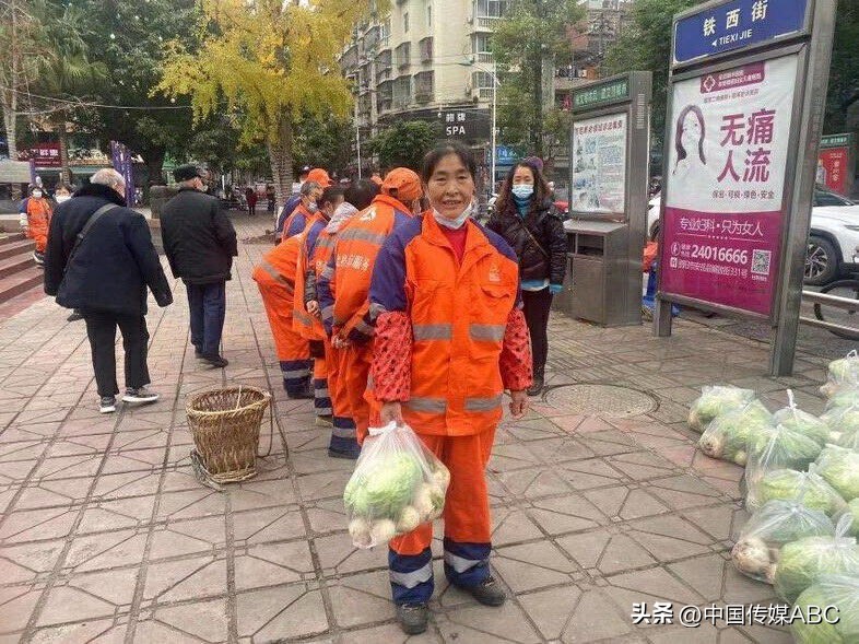 爱心蔬菜送环卫工,感恩蔬菜温暖环卫工人心
