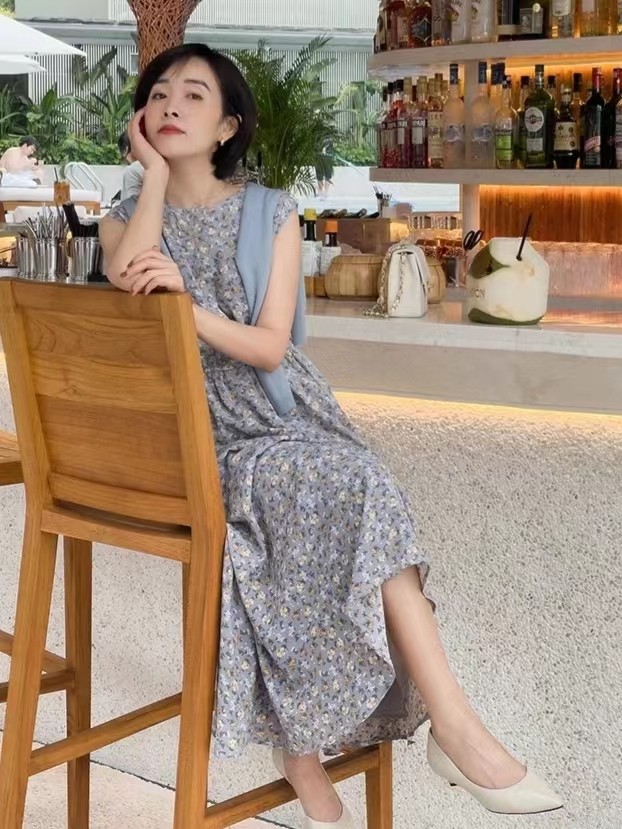 烂大街里的碎花怎么穿,烂大街连衣裙穿搭技巧