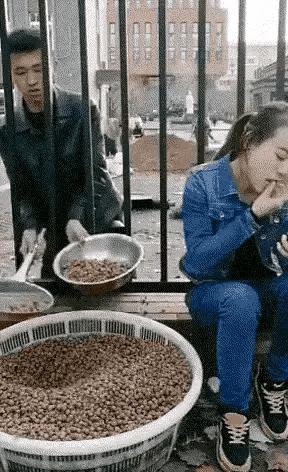 神回复：扔第一颗的时候，日本就是这么想的！神评把我笑死了