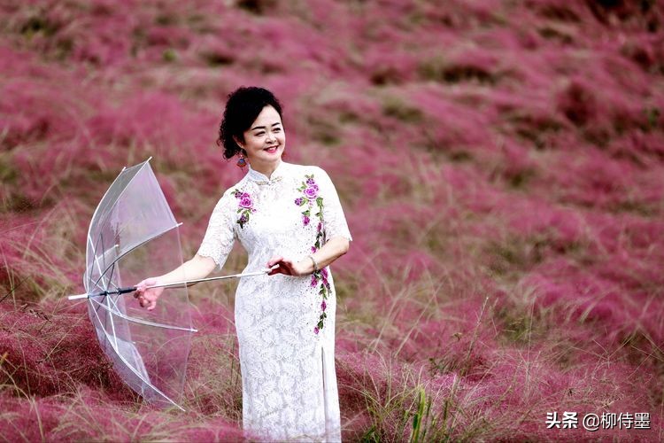 50岁阿姨拍照姿势大全站姿,中年女人拍照姿势小窍门