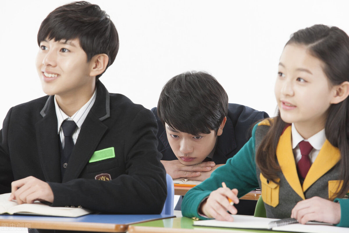 孩子学习成绩差怎么去引导他,孩子学习很差怎么解决她的不自信