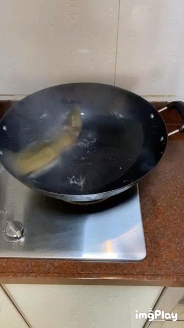 街头魔术大师秀操作，手法实在是太厉害了，找不出任何的破绽