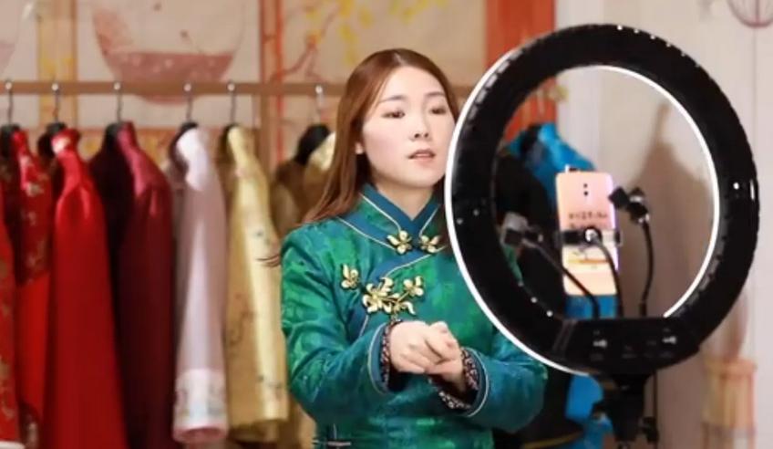 95后寿衣模特女孩,95后寿衣模特采访视频