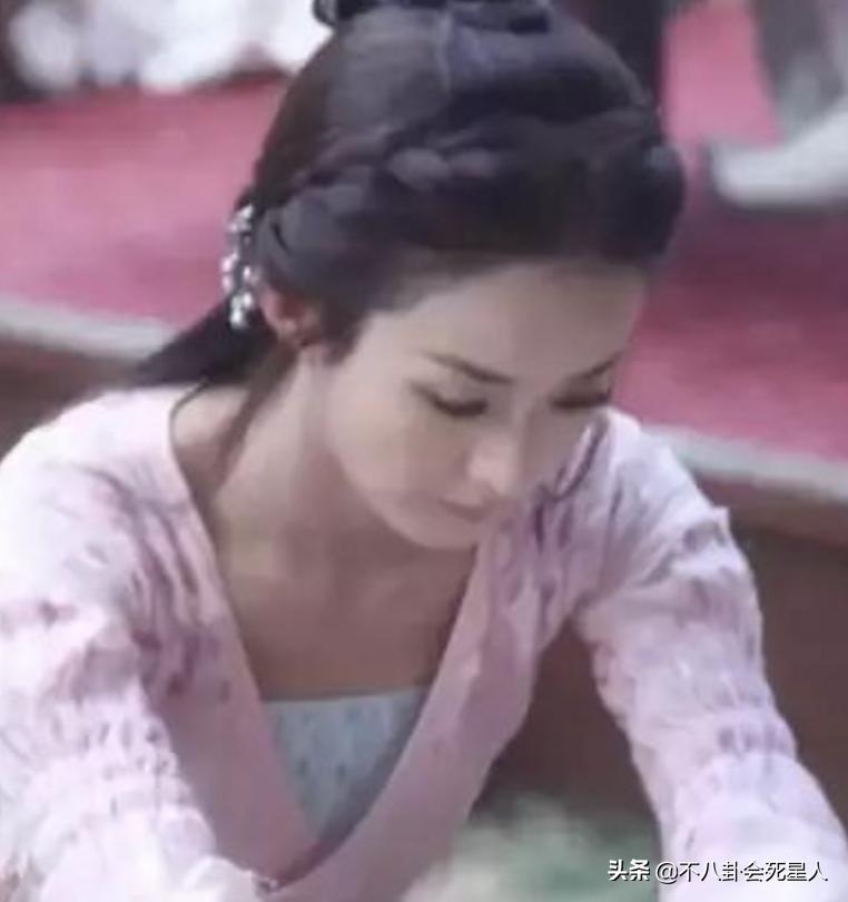 杨幂杨颖身材对比,杨幂的腰臀比