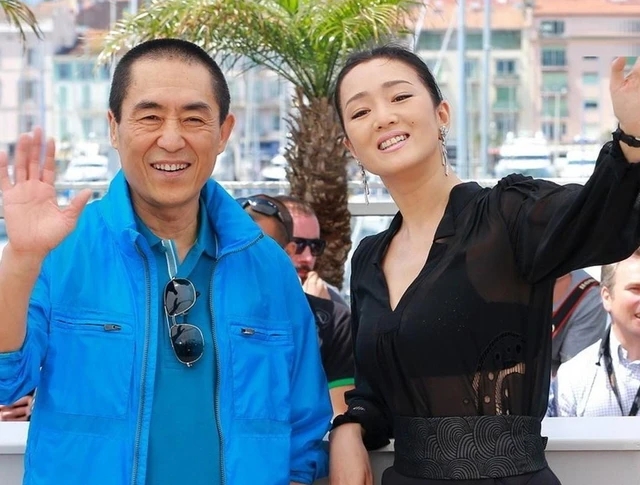 巩俐甘心嫁给70岁法国老头，成为他的第四任妻子，她为何这样选择