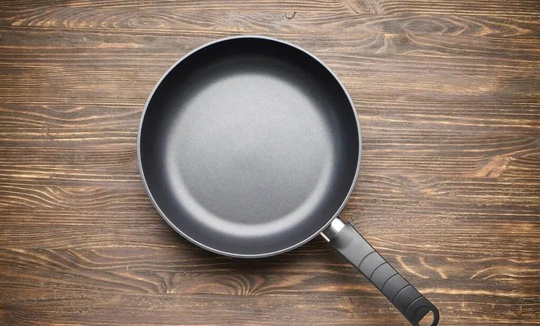 新买的铁锅怎么做以后才会不粘锅,刚买的铁锅怎么用才不粘锅