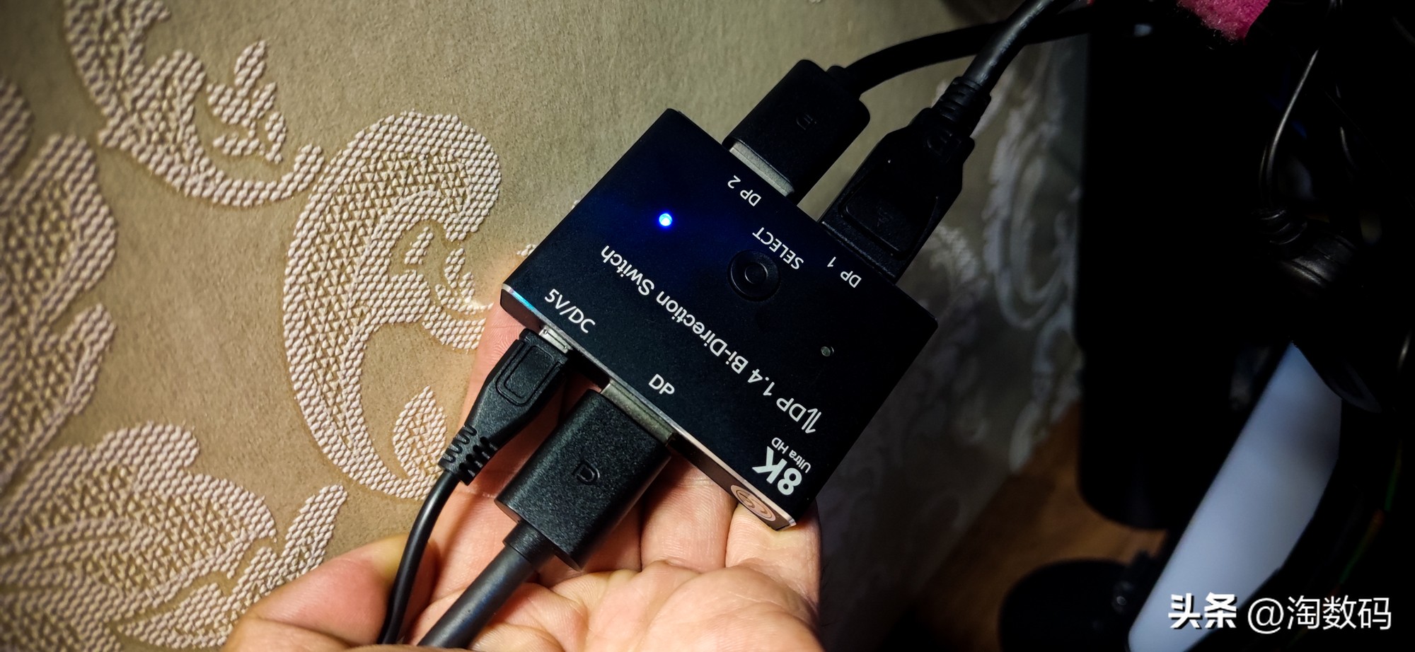 双主机双屏视频接口不够用？￥29块钱DP1.4一转二分线器晒单简评