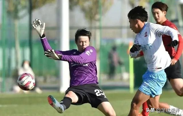 记者爆料：中乙球员月薪3000也被欠薪，球员想吃拉面要去别的队蹭