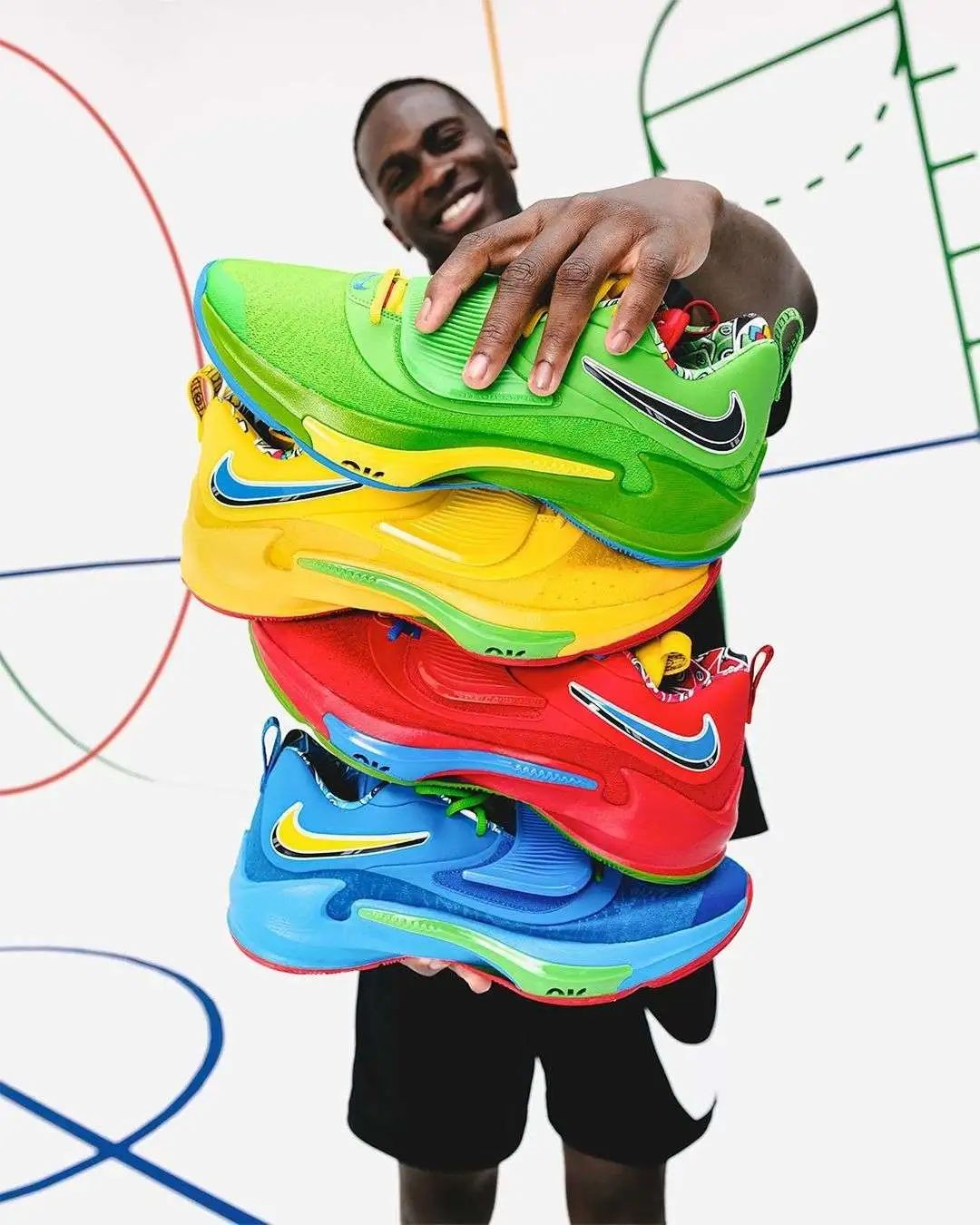 字母哥鞋子和东契奇鞋子 (东契奇上赛季绝杀快船所穿的鞋)