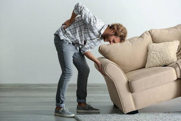 男性腰疼要警惕四种原因,男人突然腰疼要警惕四种原因