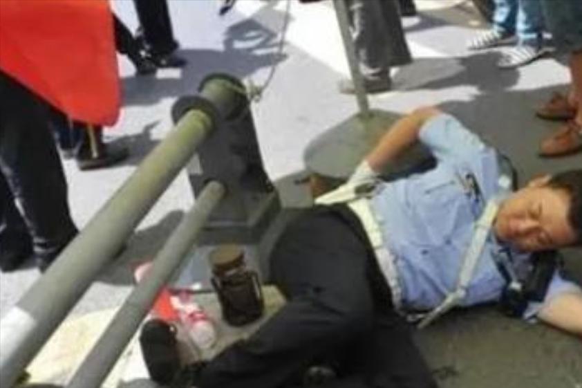 大连2001年打死交警案后来怎样,大连当街打死交警凶手怎么判的