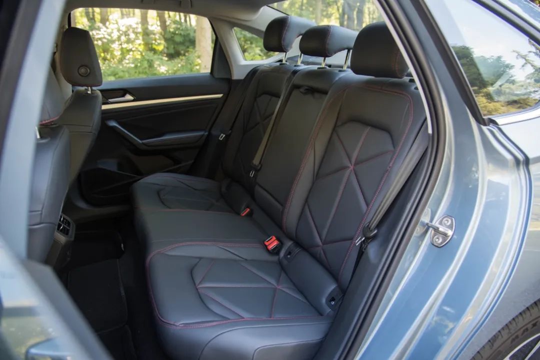 新款朗逸星空版比经典款贵多少,新朗逸星空版经典版你会怎么选