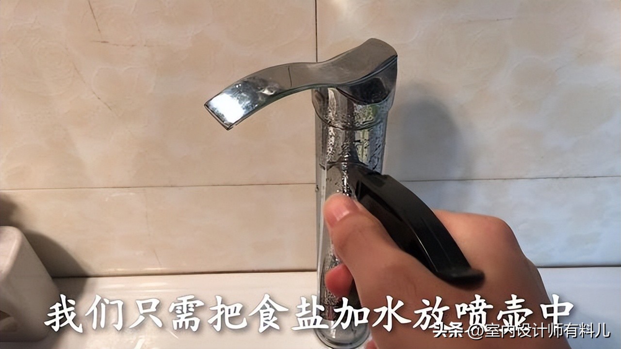 卫生间里撒一把食盐真是太聪明了,卫生间里撒把盐一年能省不少钱