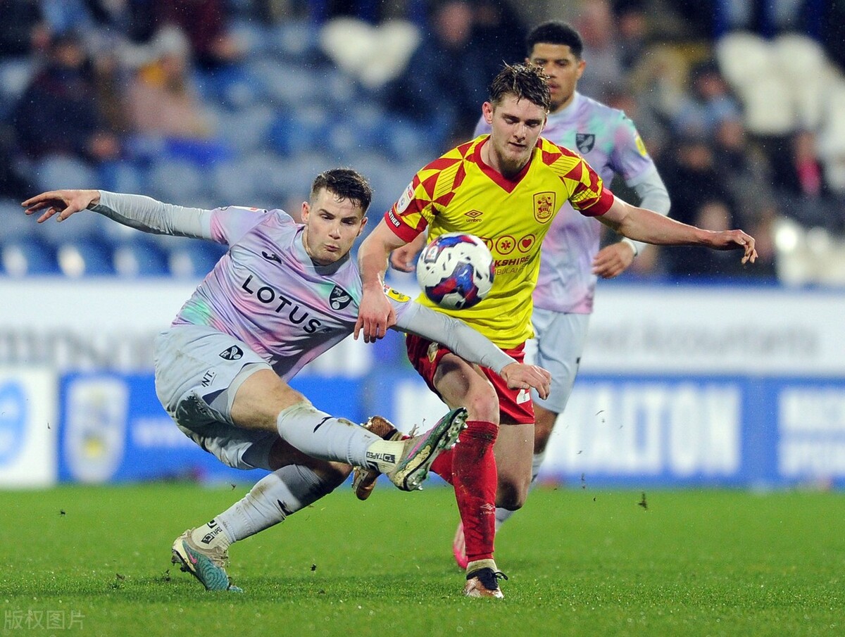 今日足球那不勒斯比赛结果,桑德兰vs哈德斯菲尔德半全场预测