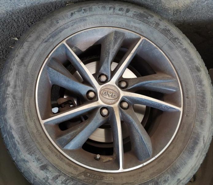 怎么看汽车轮胎耐磨程度,汽车轮胎买耐磨的好还是静音的好