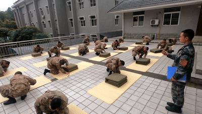 新兵如何熨军用被子,新兵豆腐块被子教程